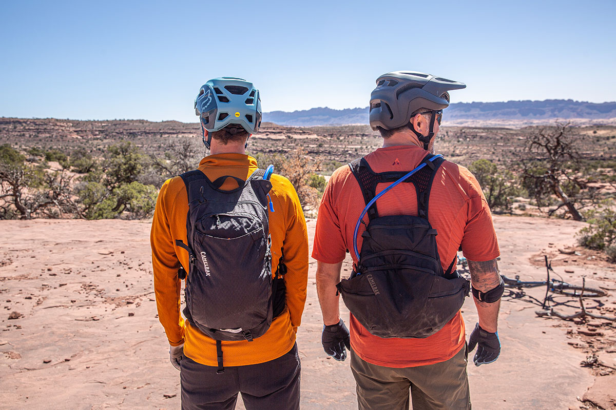 Mtb hydration outlet backpack